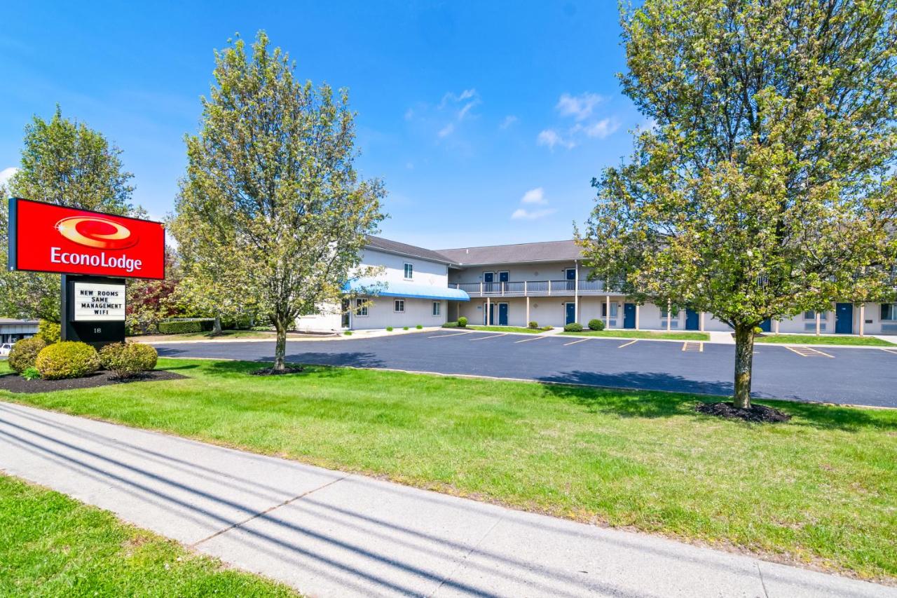| Days Inn by Wyndham Bethel - Danbury