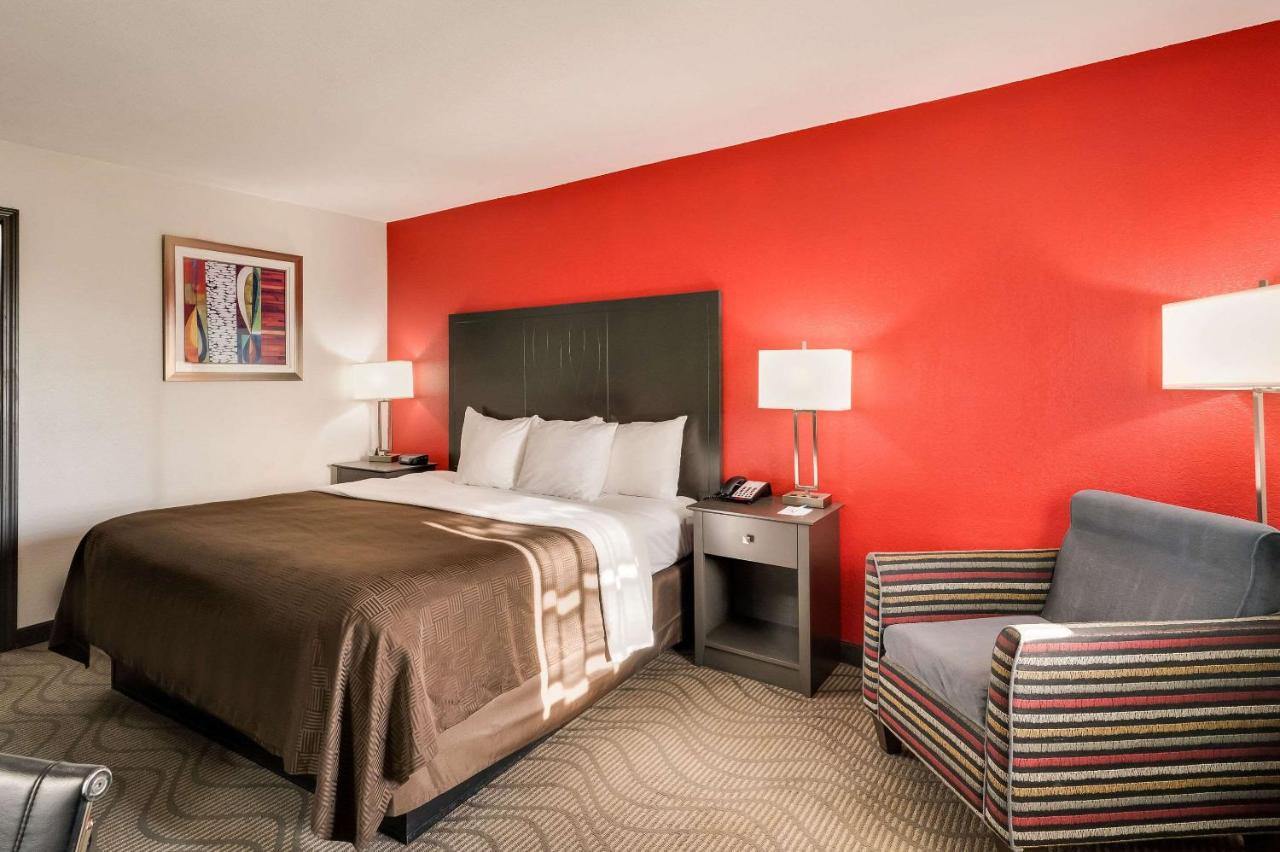 King Room - Non-Smoking at Clarion Inn & Suites Russellville I-40