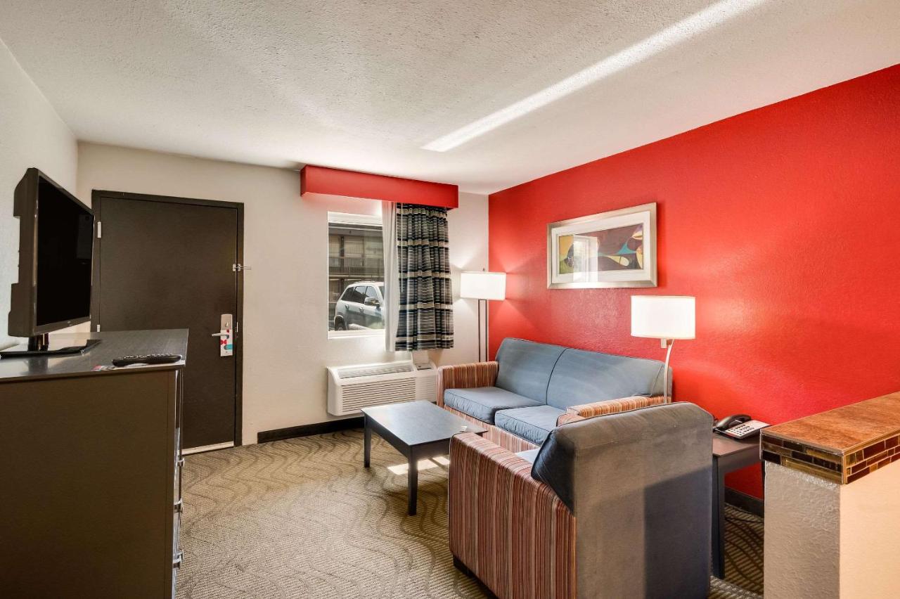 King Suite with Living Room - Non-Smoking at Clarion Inn & Suites Russellville I-40