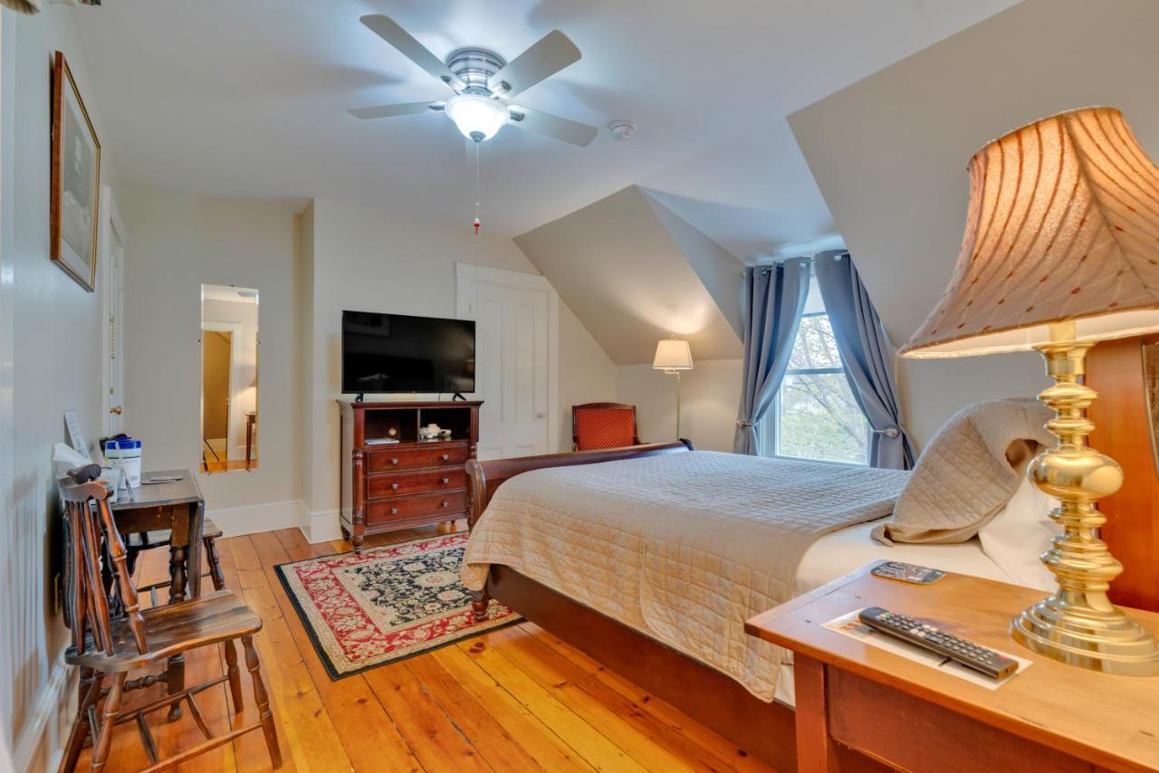 | James Place Inn Bed and Breakfast
