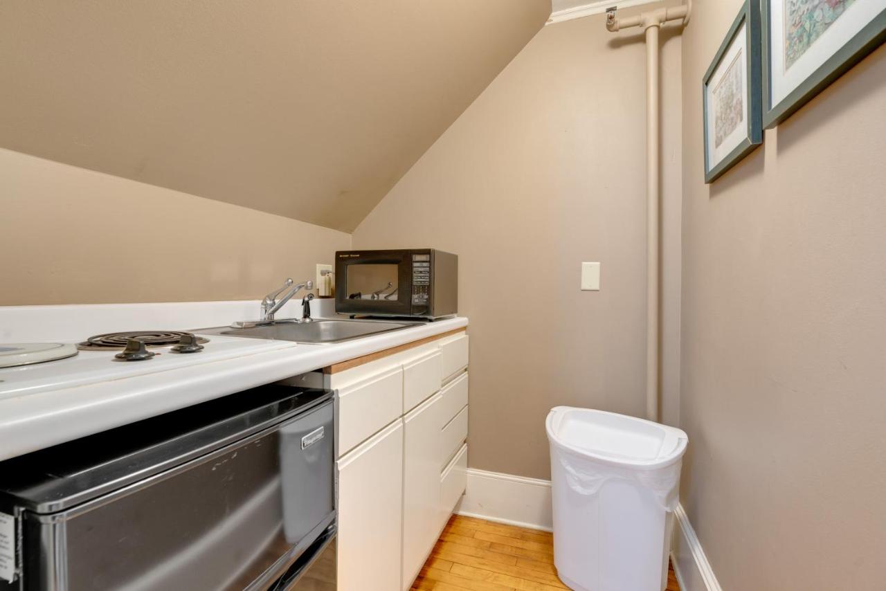 | James Place Inn Bed and Breakfast