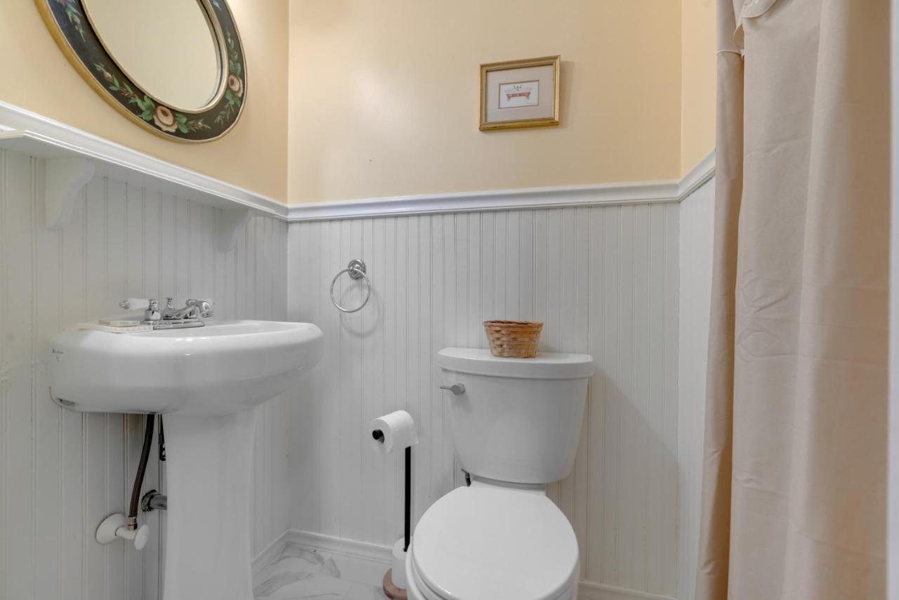 | James Place Inn Bed and Breakfast