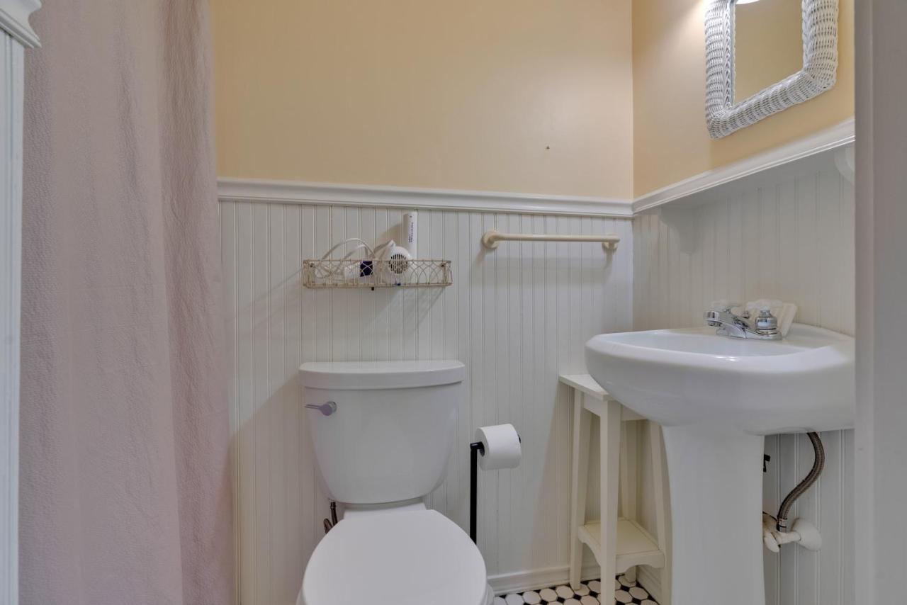 | James Place Inn Bed and Breakfast