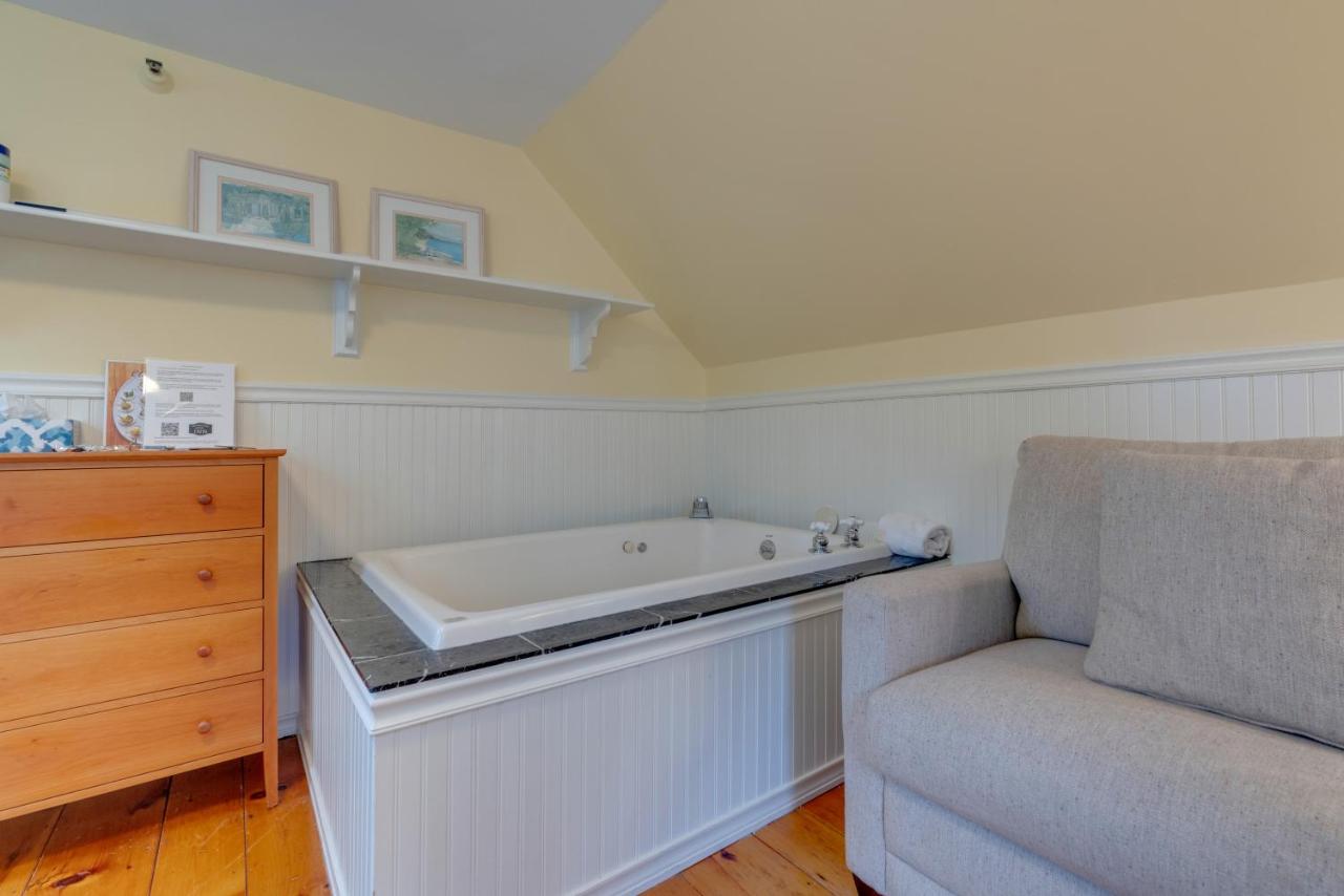 | James Place Inn Bed and Breakfast