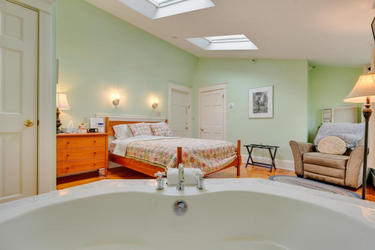 | James Place Inn Bed and Breakfast