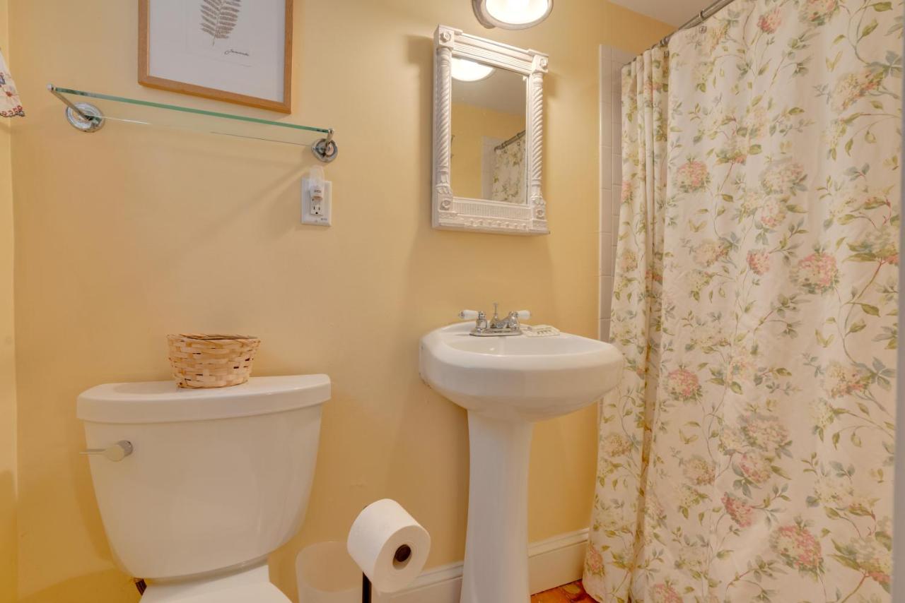 | James Place Inn Bed and Breakfast