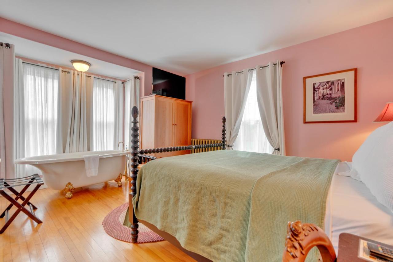 | James Place Inn Bed and Breakfast