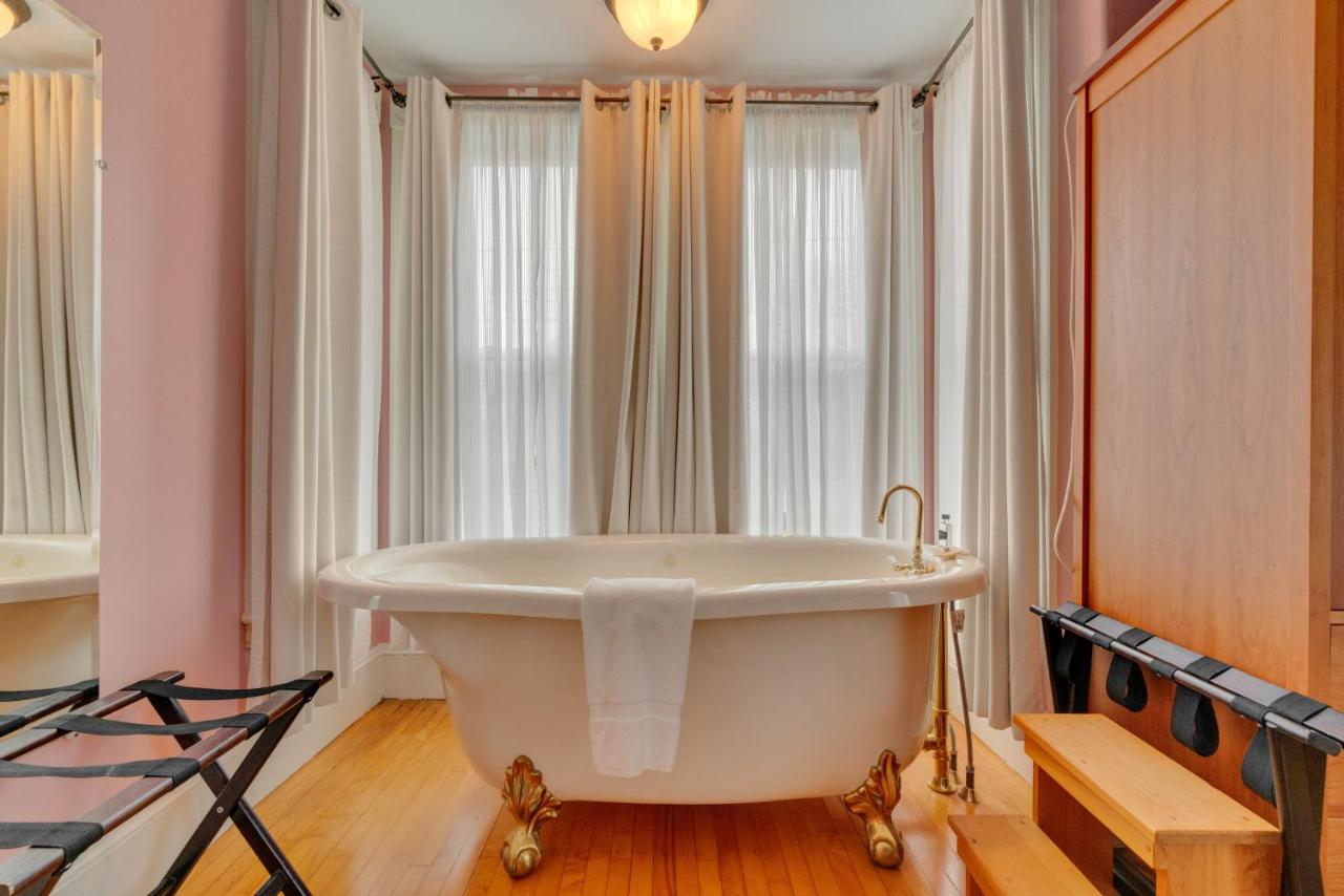 | James Place Inn Bed and Breakfast