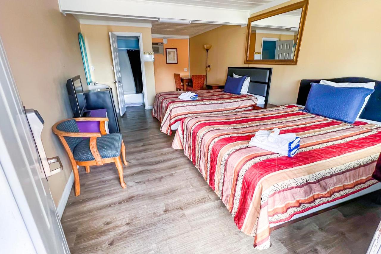 Room with two Double Beds at Crepe Myrtle by OYO 