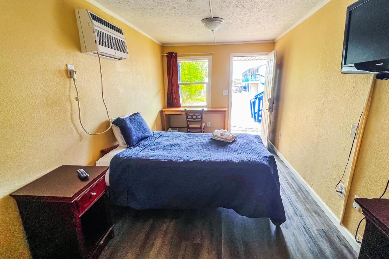 Premium Full Bed at Crepe Myrtle by OYO 