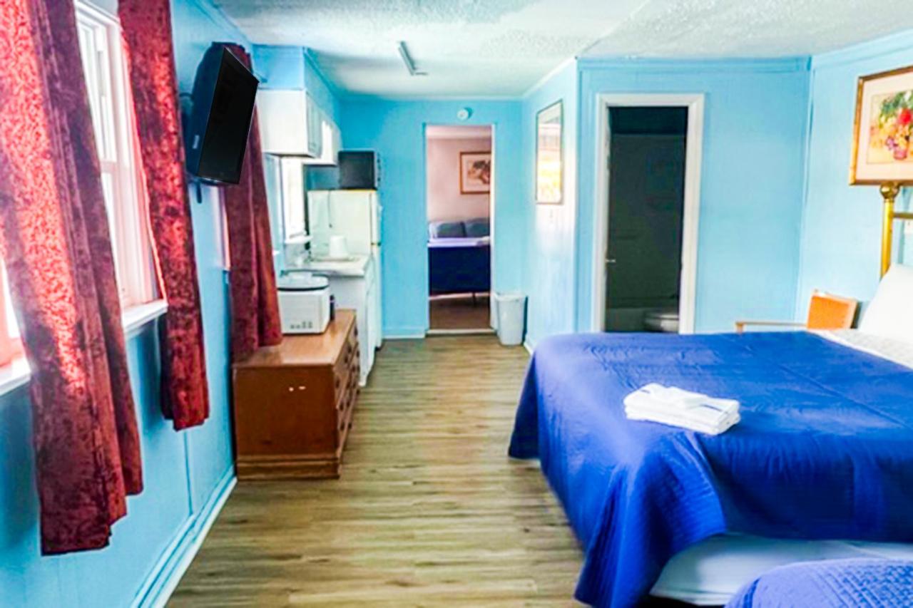 1 Bedroom Suite with Kitchenette at Crepe Myrtle by OYO 
