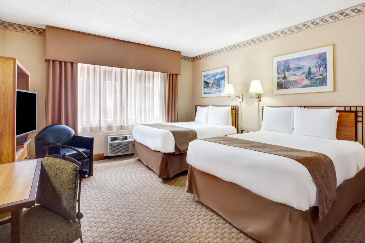 Queen Room with Two Queen Beds - Non-Smoking at Travelodge by Wyndham Seattle By The Space Needle