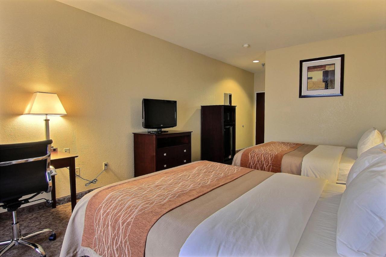 Queen Room with Two Queen Beds - Non-Smoking at Quality Inn Ingleside - Corpus Christi