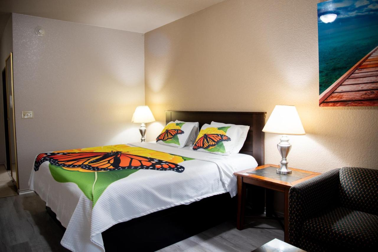 Deluxe King Room at Premium Inn and Suites