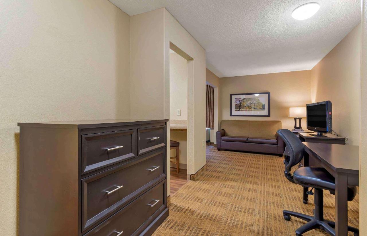 Deluxe Studio with 1 Queen Bed - Non-Smoking at Extended Stay America Select Suites Atlanta Kennesaw