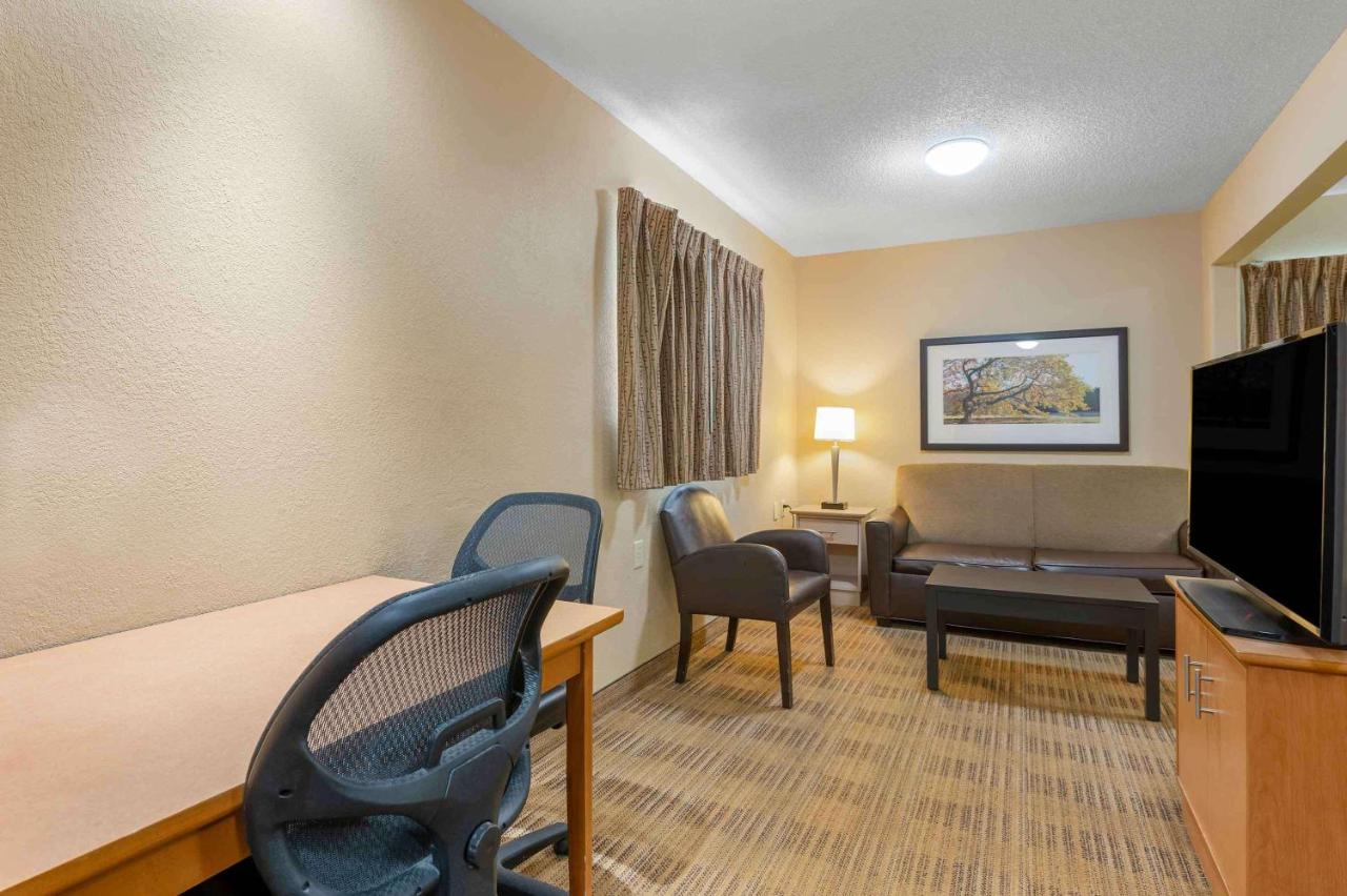Deluxe Studio - Non-Smoking - Disability Access at Extended Stay America Select Suites Atlanta Kennesaw