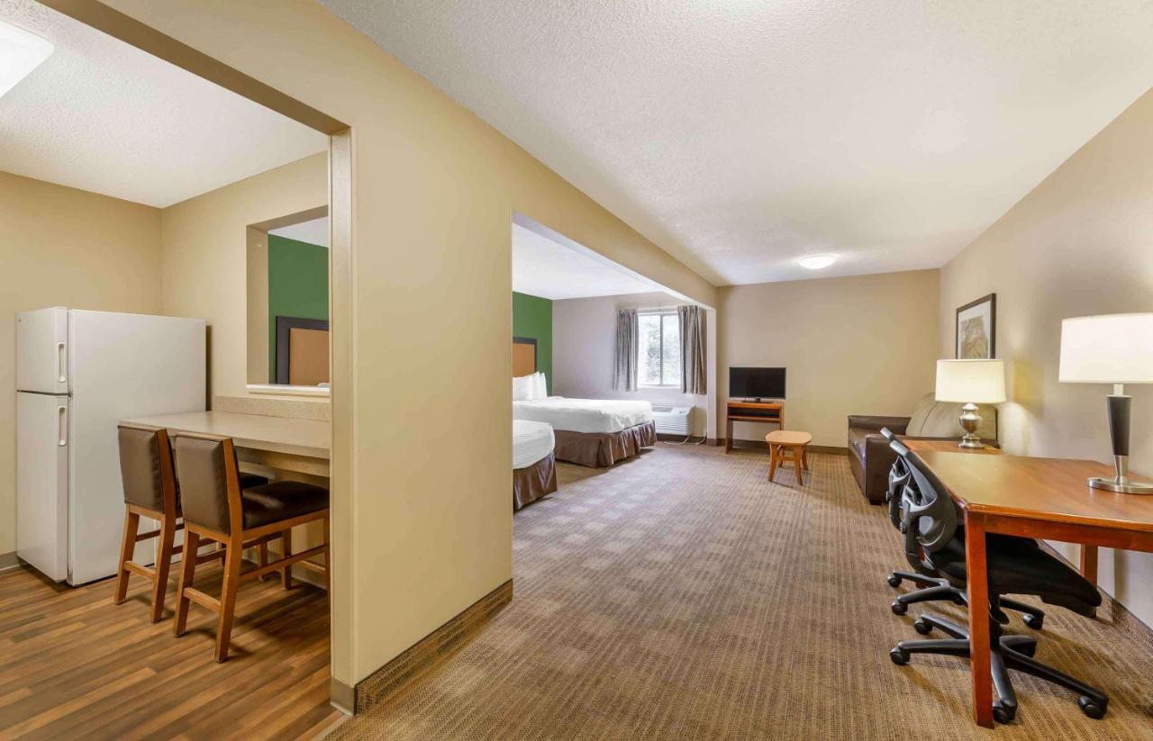 Deluxe Studio with Two Queen Beds - Non-Smoking at Extended Stay America Select Suites Atlanta Kennesaw