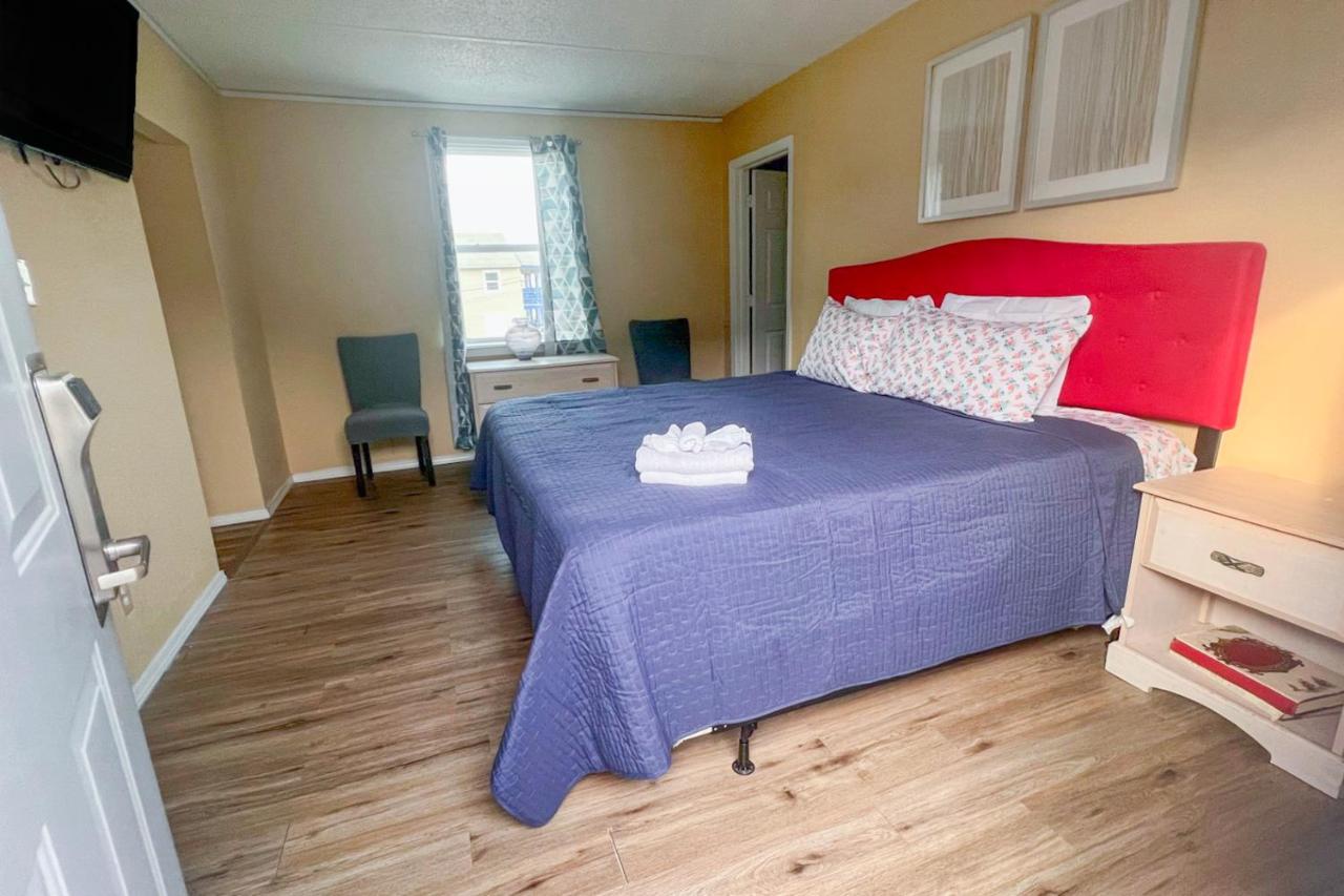 2 Bedroom Suite with Kitchenette at Crepe Myrtle by OYO 