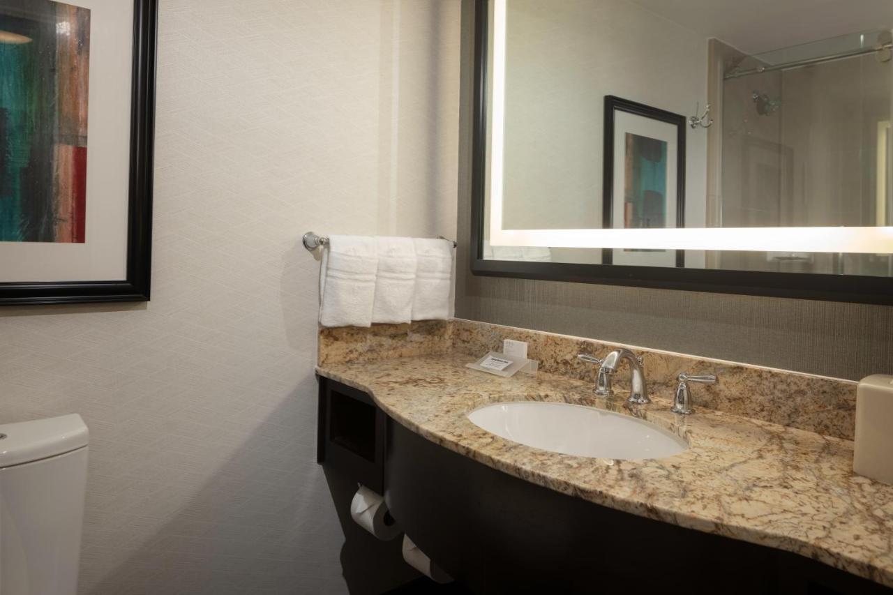 Deluxe King Room - Hearing Accessible at Hilton Garden Inn Washington DC/Georgetown Area