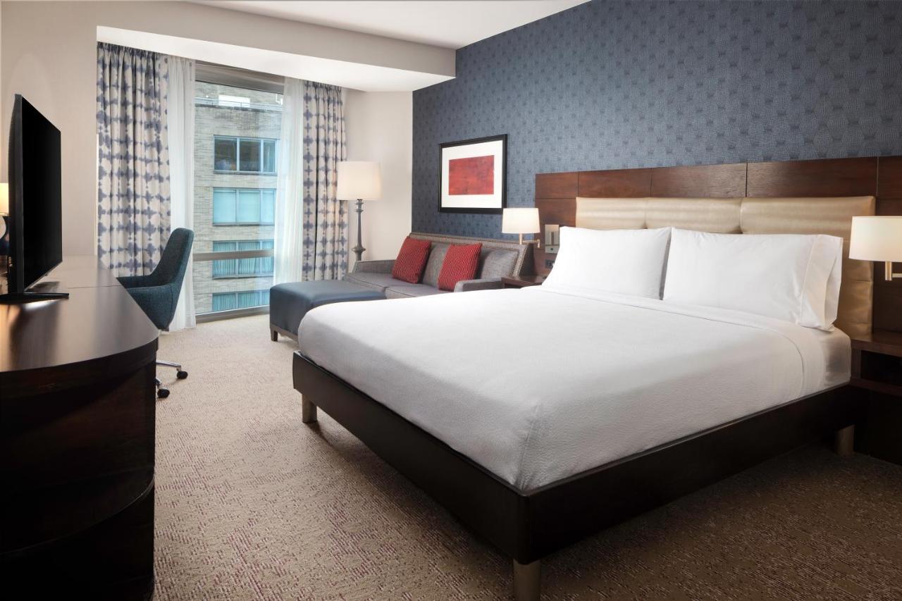 Deluxe King Room - Hearing Accessible at Hilton Garden Inn Washington DC/Georgetown Area