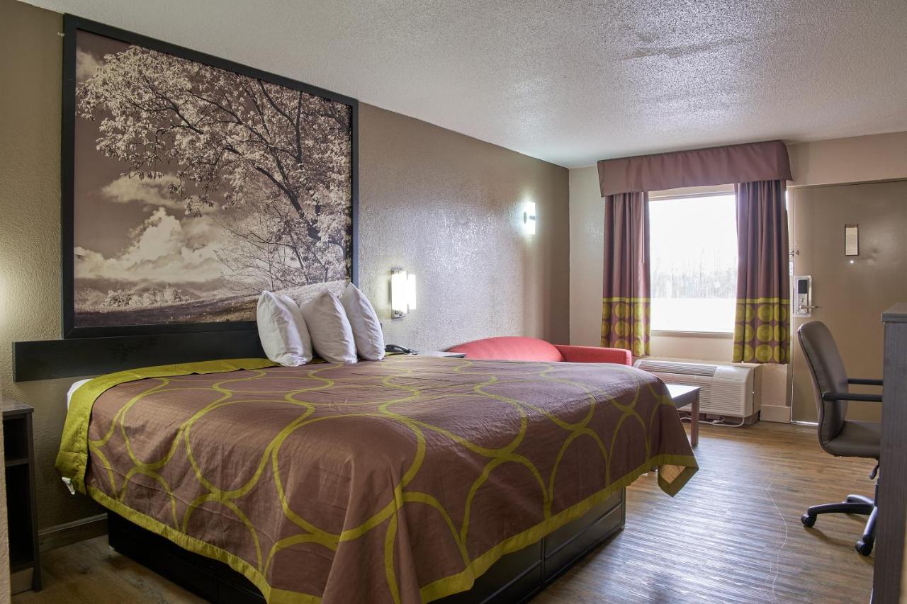 | Super 8 by Wyndham Garysburg/Roanoke Rapids