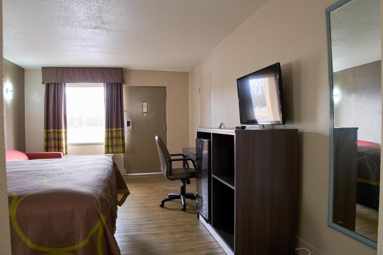 | Super 8 by Wyndham Garysburg/Roanoke Rapids
