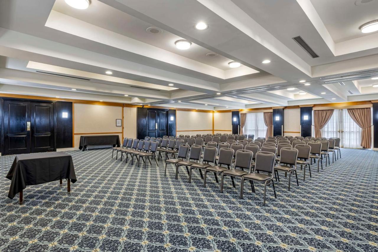 | Best Western Plus Palm Desert Resort
