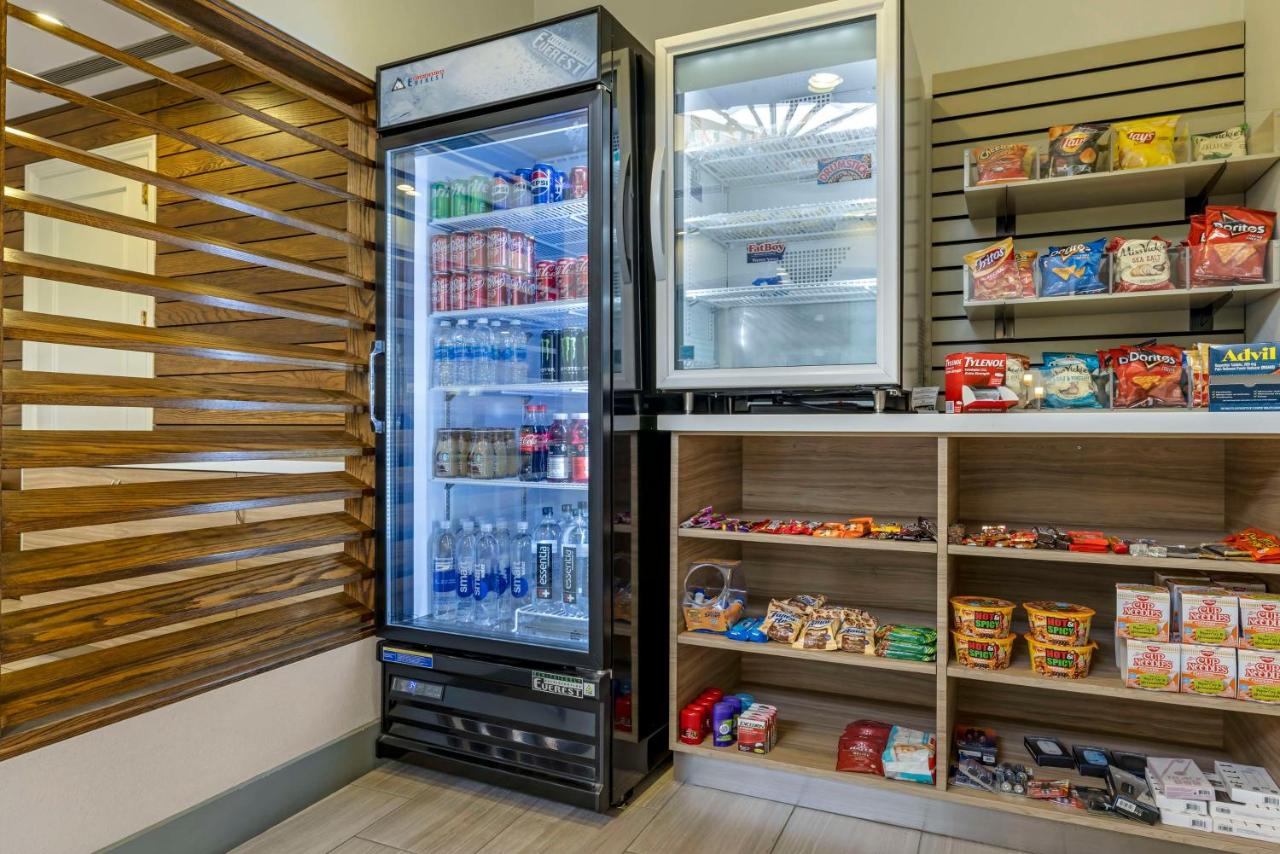 | Best Western Plus Palm Desert Resort