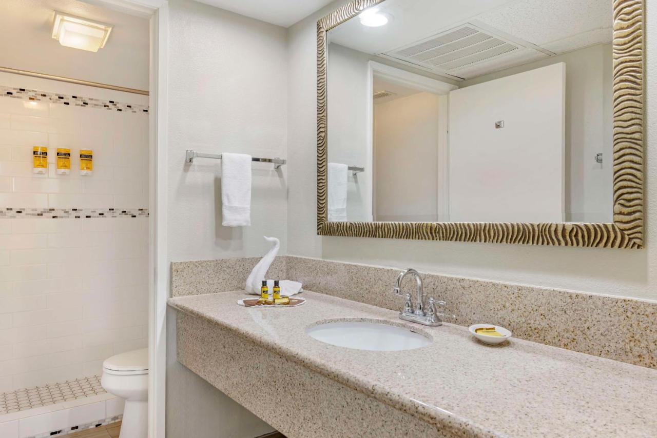| Best Western Plus Palm Desert Resort
