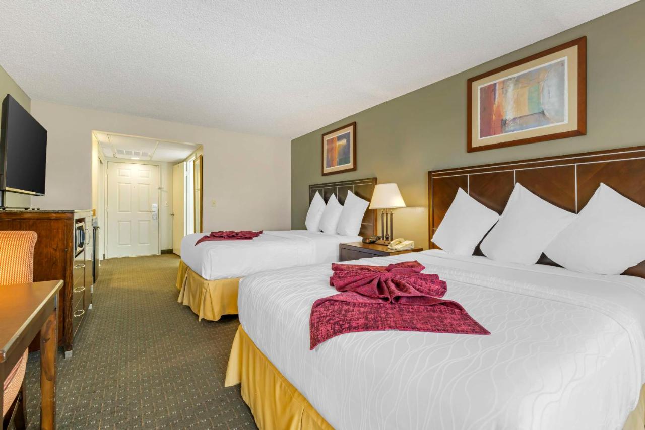 Queen Room with Two Queen Beds - Non-Smoking at Best Western Plus Palm Desert Resort