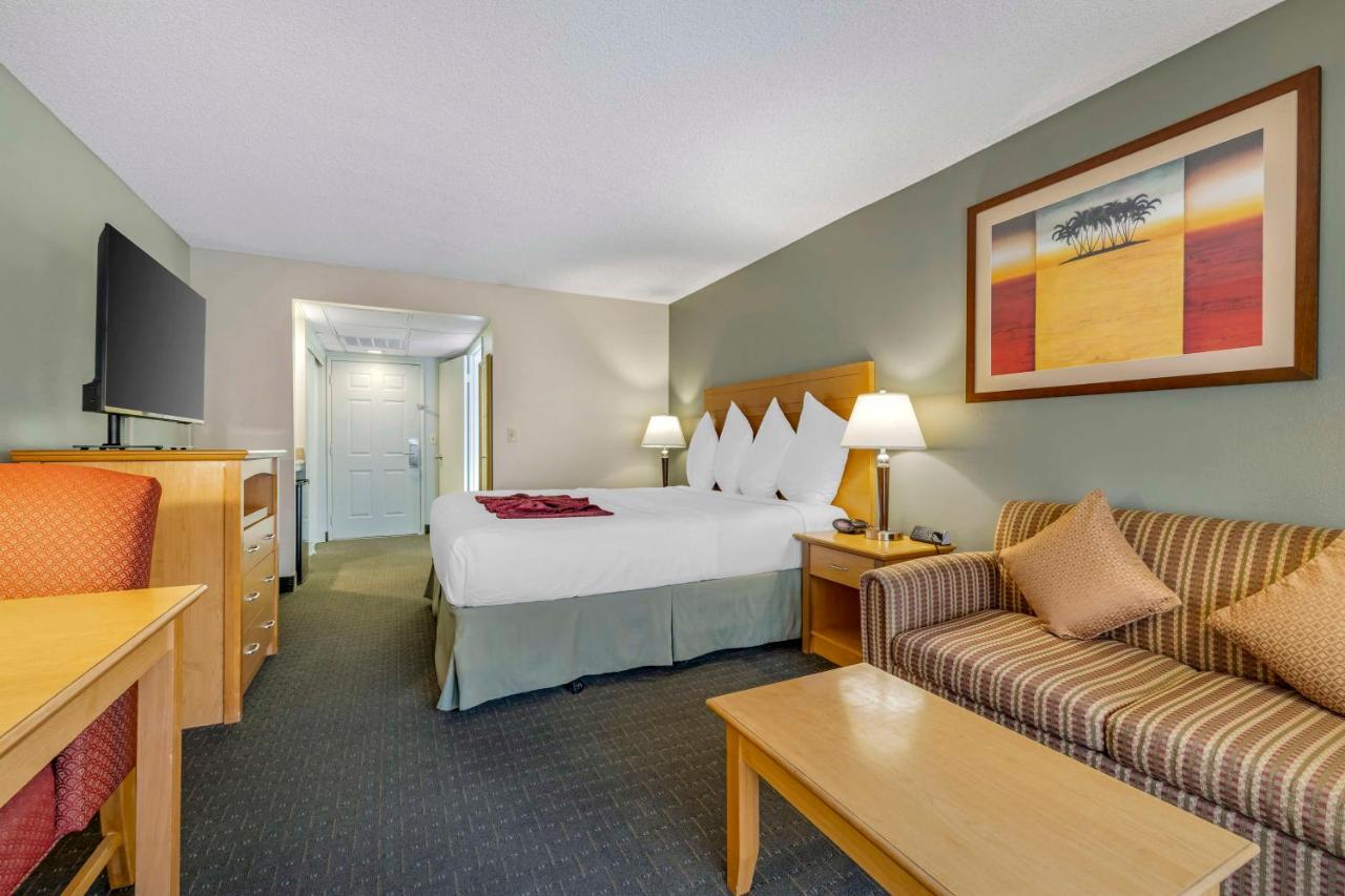 | Best Western Plus Palm Desert Resort
