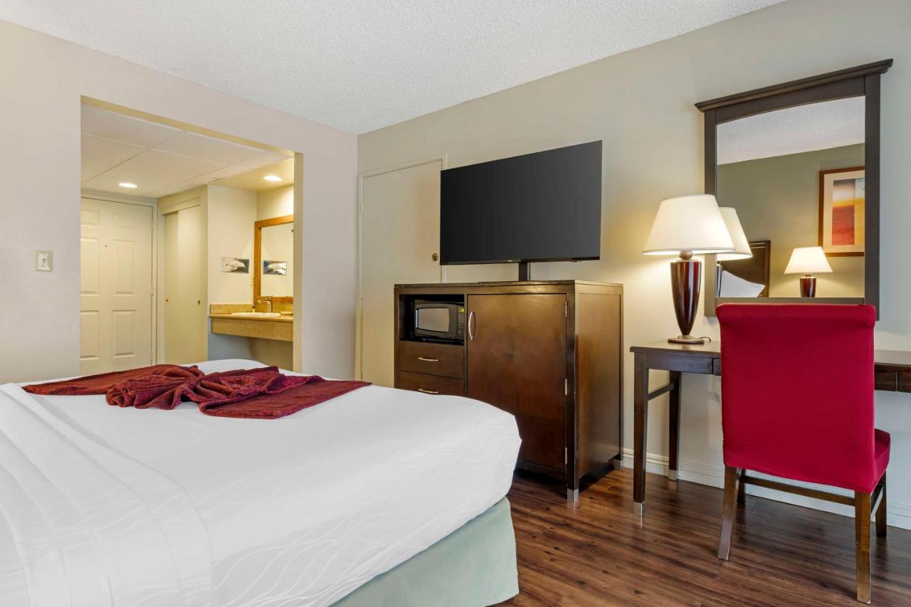  | Best Western Plus Palm Desert Resort