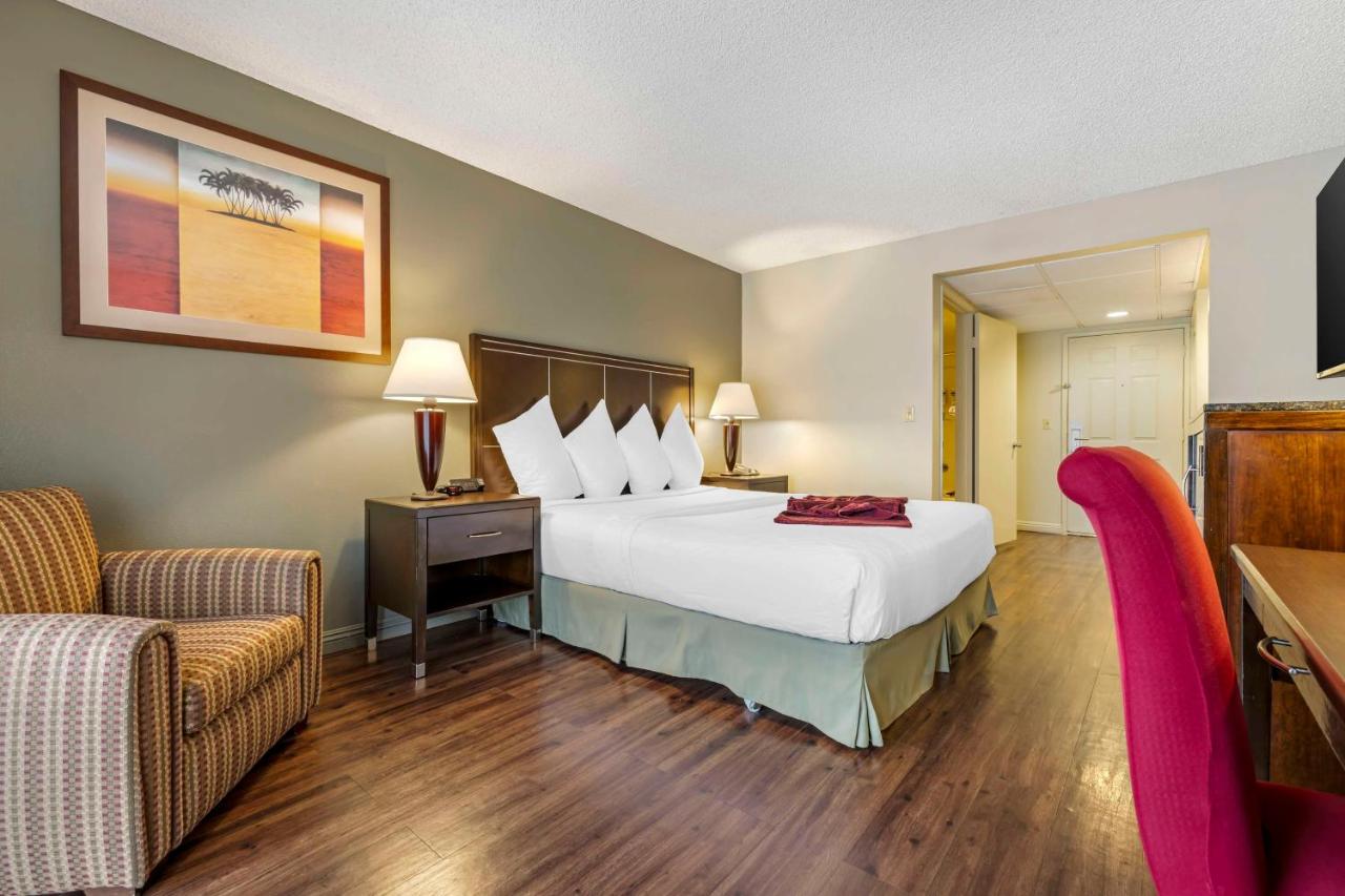 | Best Western Plus Palm Desert Resort