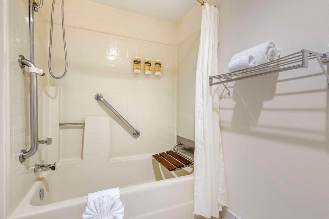 | Best Western Plus Palm Desert Resort