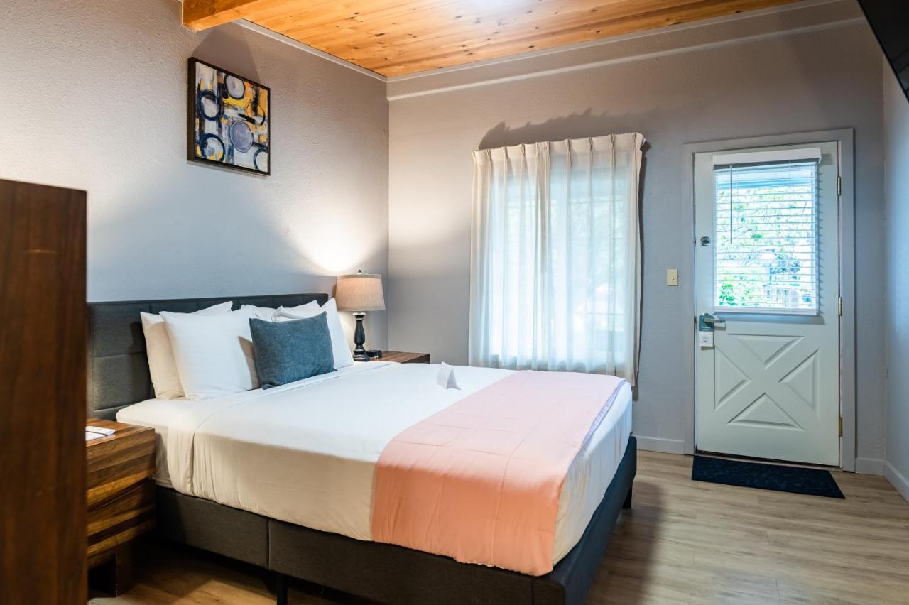 Queen Room at Inn at Haystack Rock