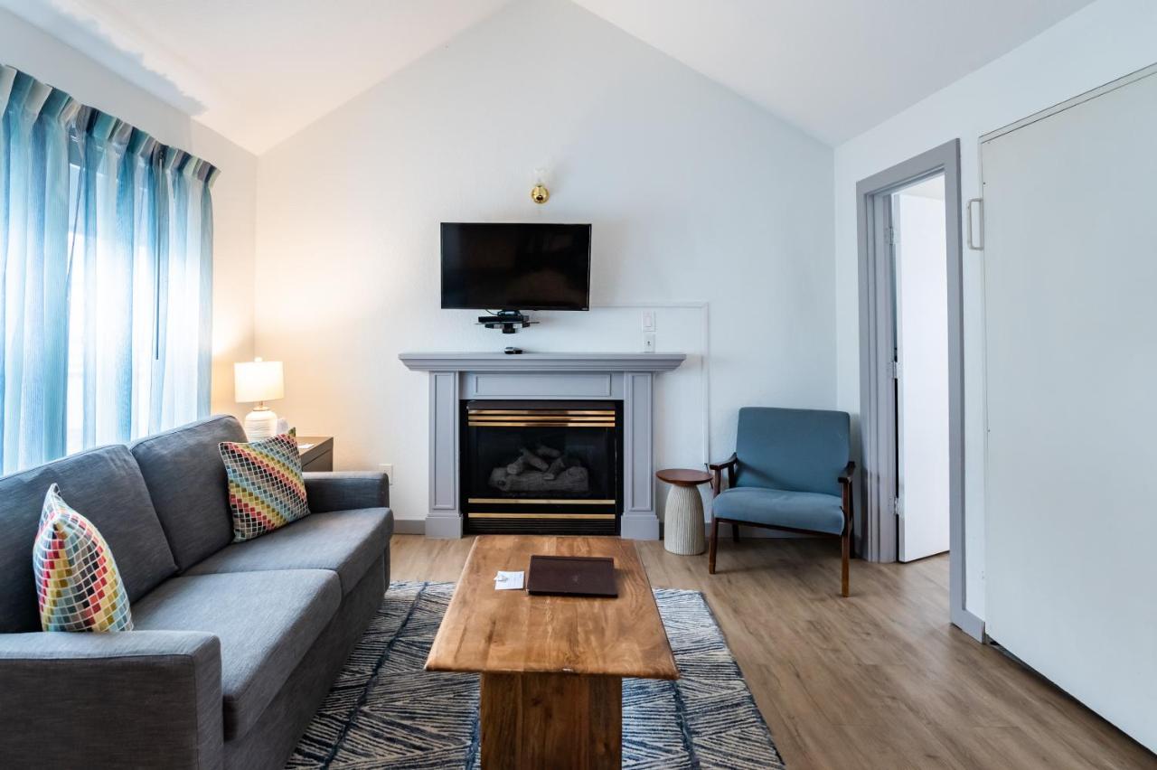 Two-Bedroom Suite with Full Kitchen at Inn at Haystack Rock
