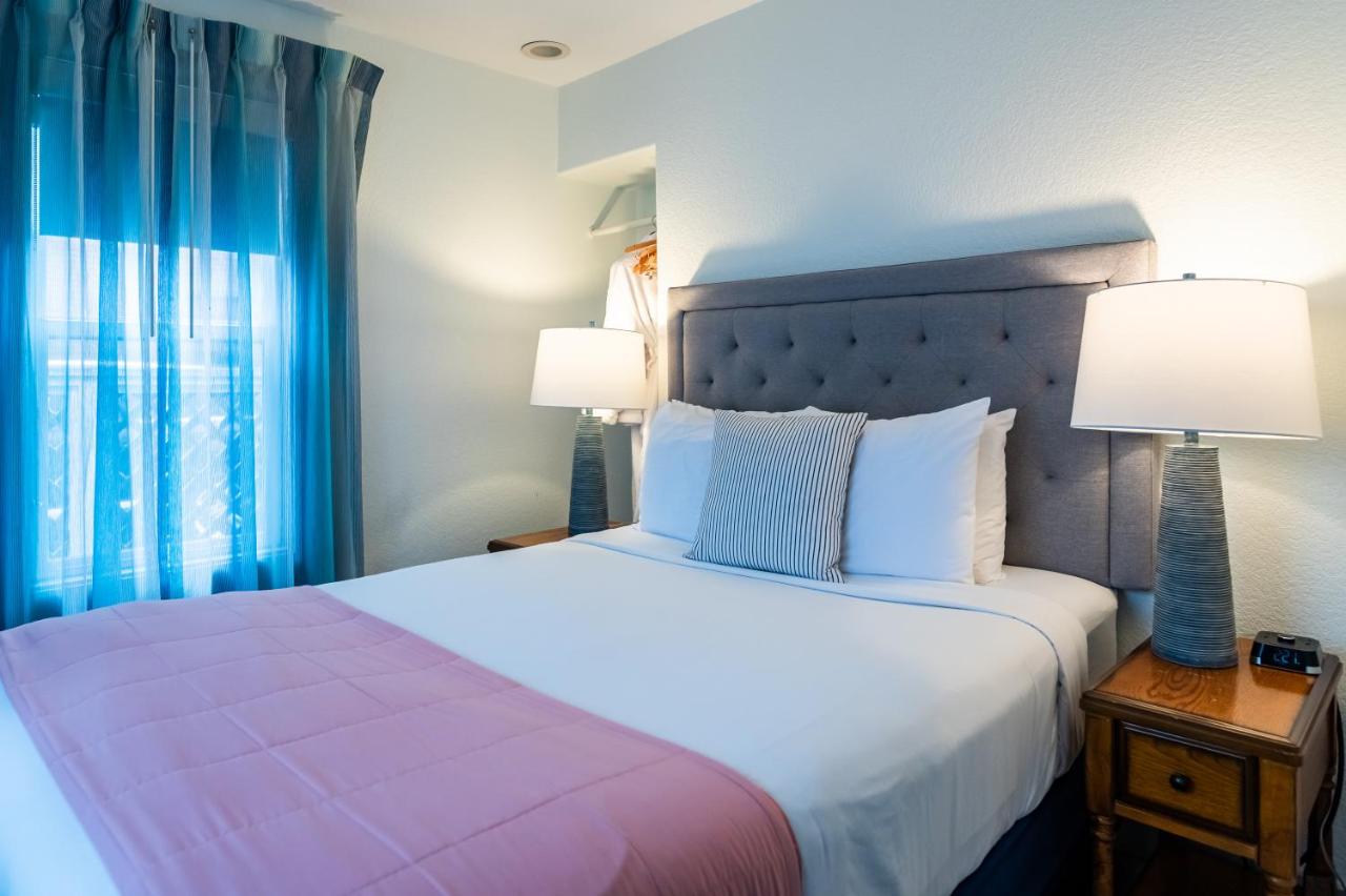 Two-Bedroom Suite with Full Kitchen at Inn at Haystack Rock
