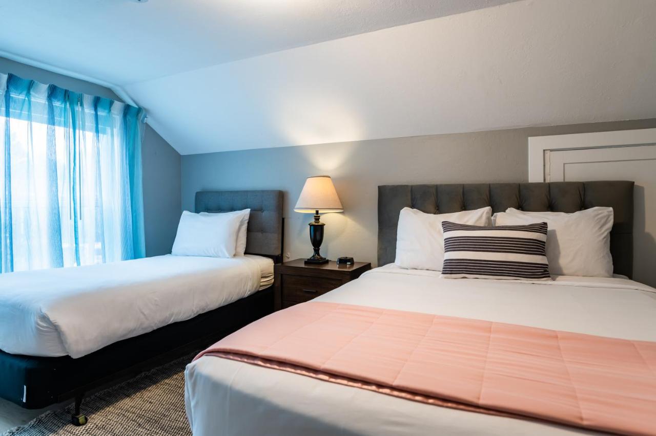 Two-Bedroom Suite with Full Kitchen at Inn at Haystack Rock