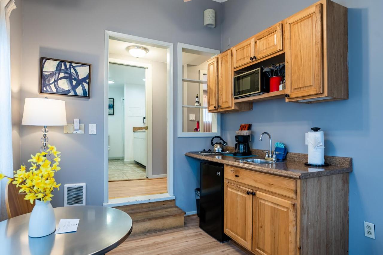 Queen Room with Kitchen at Inn at Haystack Rock