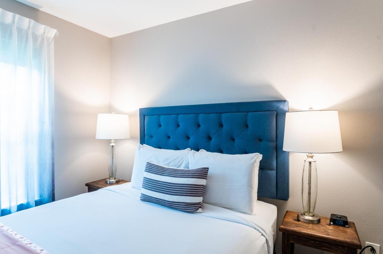 One Bedroom Suite with Spa at Inn at Haystack Rock