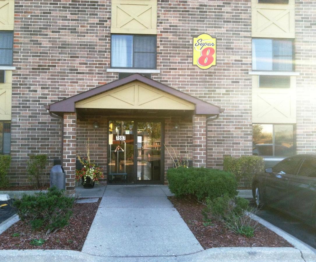 | Super 8 by Wyndham Bridgeview/Chicago Area