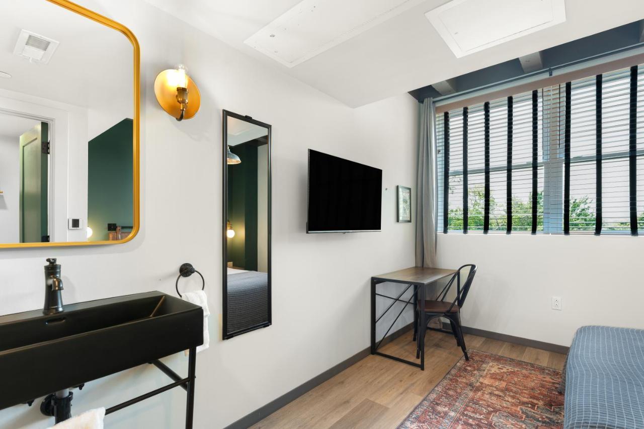 Standard Queen Room at Hotel Nell - Union Market