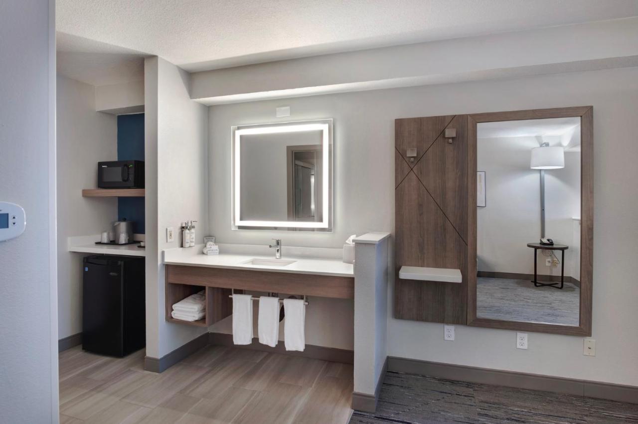 | Holiday Inn Express Portland East - Troutdale, an IHG Hotel