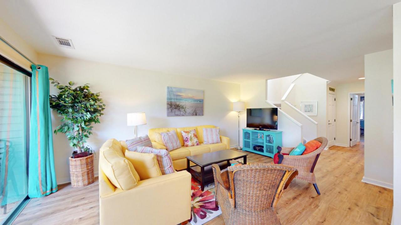 | 943 Inverness Village