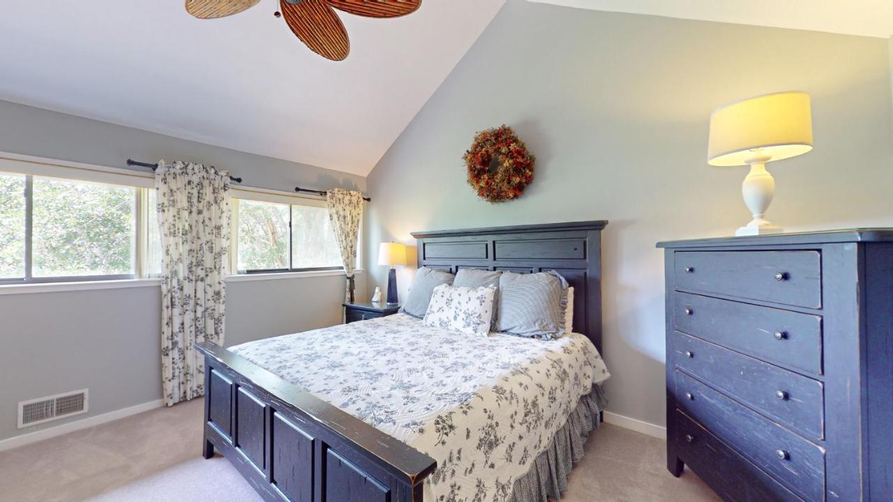 | 943 Inverness Village