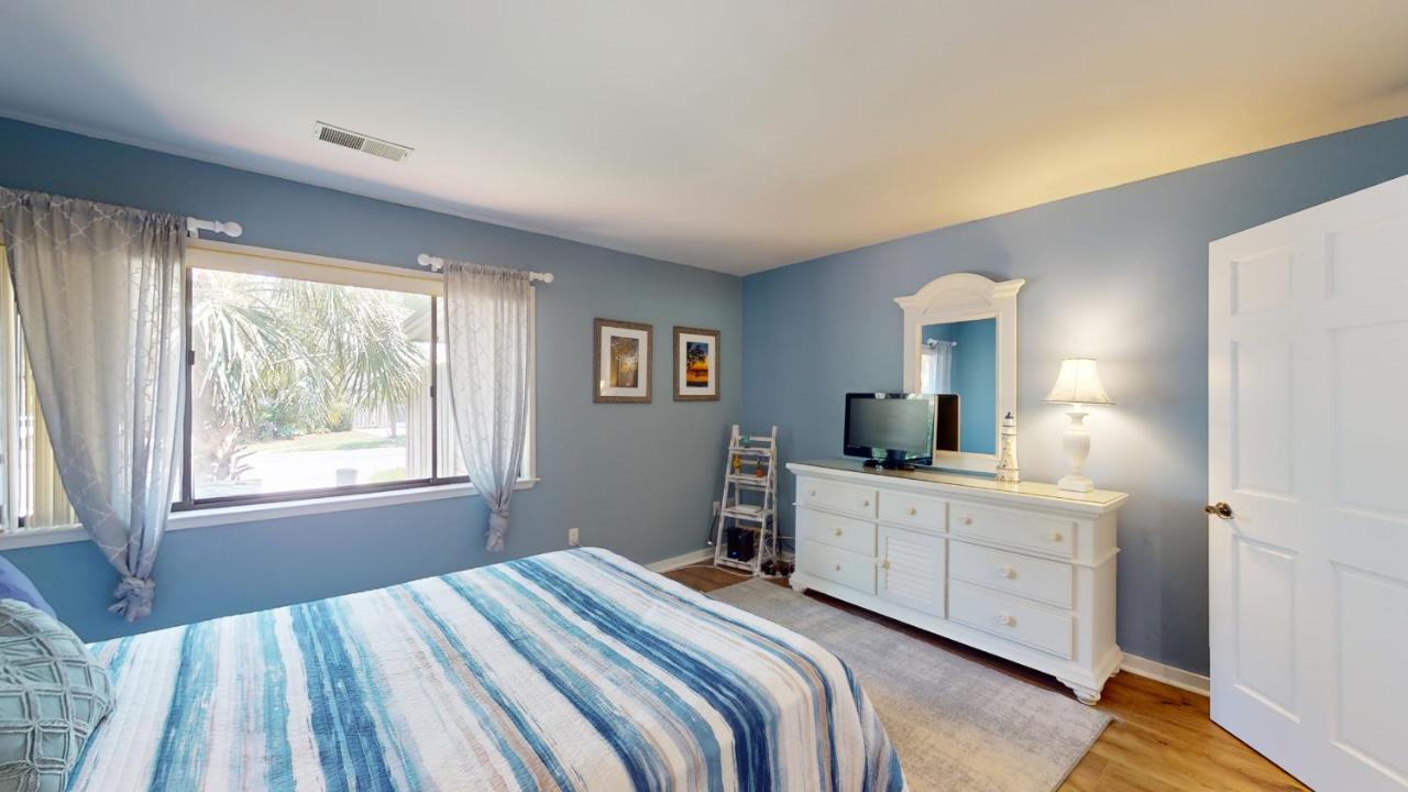 | 943 Inverness Village
