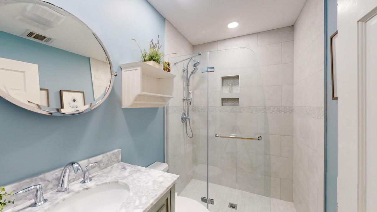 | 943 Inverness Village
