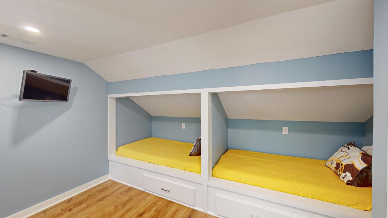 | 943 Inverness Village