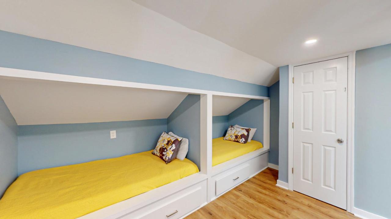 | 943 Inverness Village