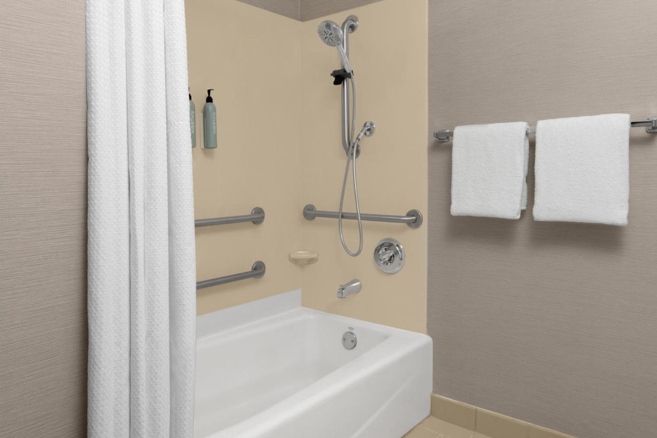 One-Bedroom King Suite at Courtyard by Marriott San Diego Central